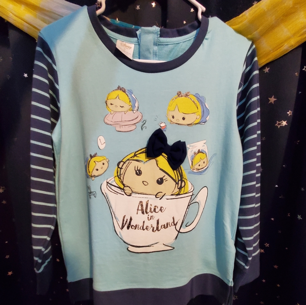Disney Tsum Tsum Alice in Wonderland Sweater szM